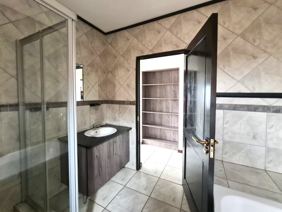 To Let 4 Bedroom Property for Rent in Xanadu Eco Park North West